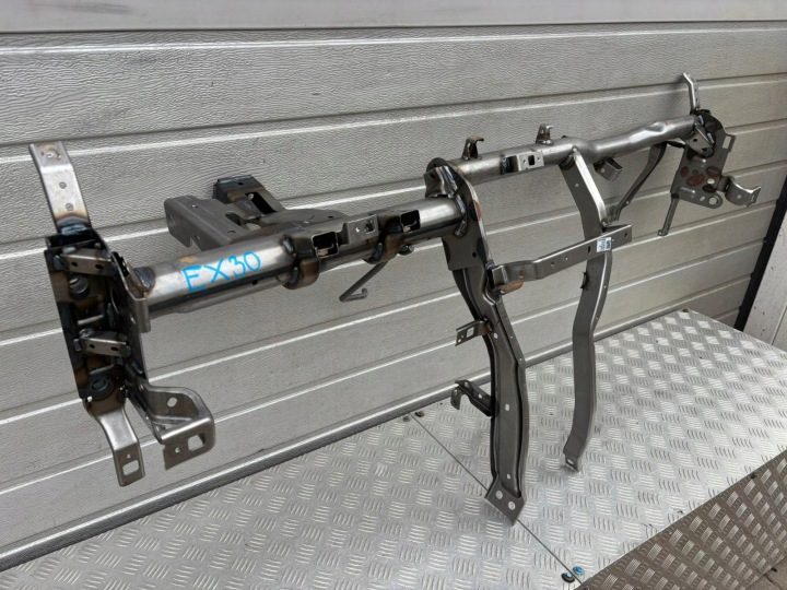 VOLVO EX30 2024 г. КАРКАС КОНСОЛИ ТРУБА EU. 8894789702 80002660, фото 2
