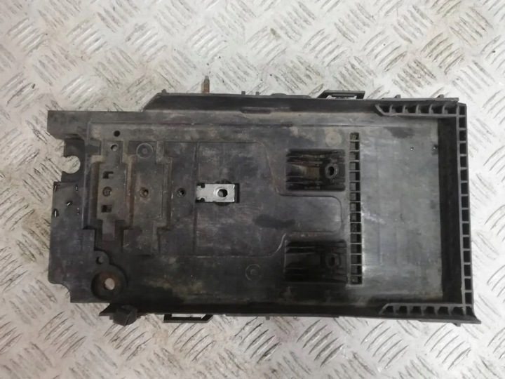Ford Mondeo MK5 площадка аккумулятора, фото 1