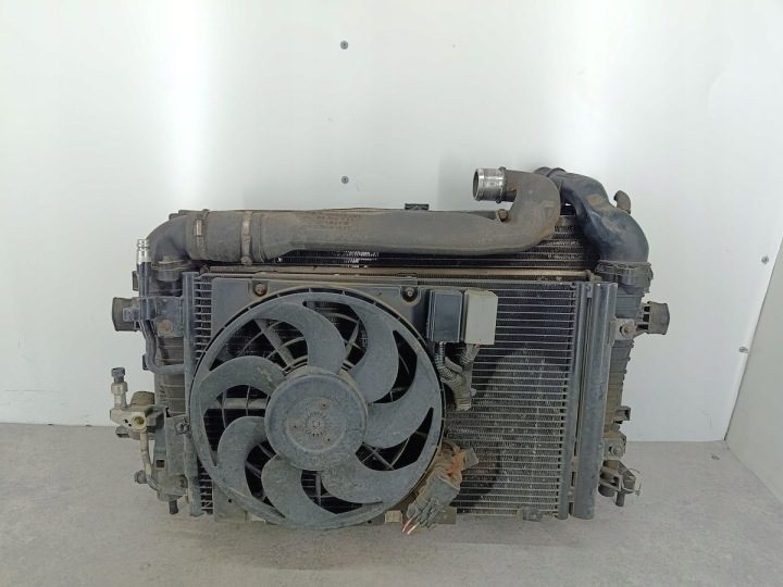 Комплект радиаторов с вентилятором Opel Zafira B 13158655 13171426 0130303973, фото 1