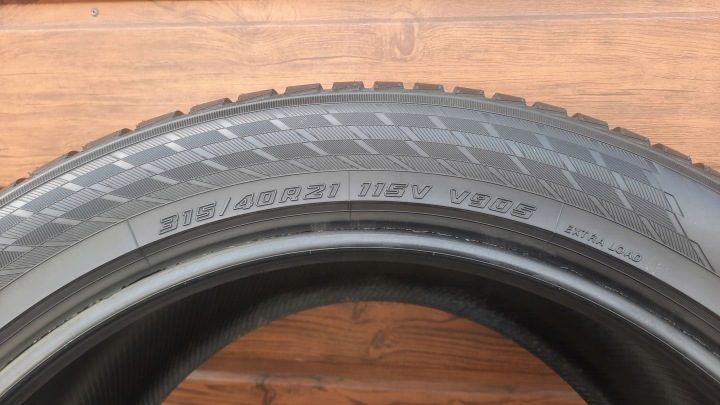 Шина зимняя Yokohama BluEarth Winter V905 315/40R21 115 В усилитель (XL), фото 5