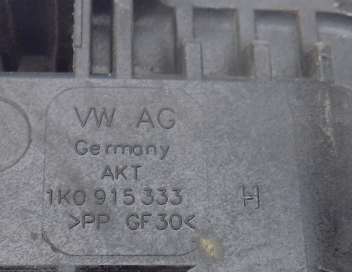 Площадка аккумулятора VW Scirocco III A3 8P Golf VI Tiguan I 1K0915333H, фото 4