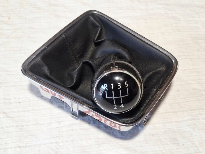 ЧЕХОЛ SKÓRKA РУЧКА ПЕРЕКЛЮЧЕНИЯ 5 ПЕРЕДАЧ VW GOLF V 5 VI 6 PLUS + 5M0 5M0711113R, фото 1