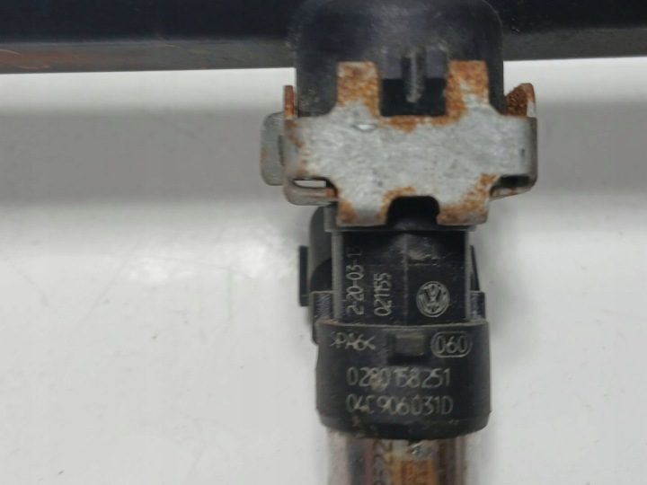 Топливная рампа топливная форсунка VW UP 1.0MPI 12V 04C133313 04C133317M, фото 5