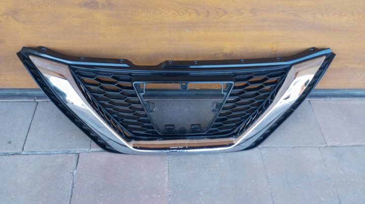 NISSAN QASHQAI II J11 РЕСТАЙЛИНГ 17- РЕШЕТКА РАДИАТОРА БАМПЕРА ПЕРЕДНЯЯ 62310HV00A, фото 1