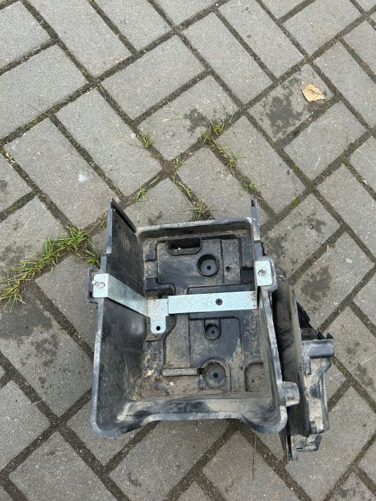 Ford Fiesta MK7 кожух аккумулятора 8V2110723-A, фото 2