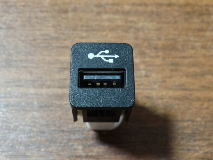 ПАНЕЛЬ ПОРТ USB BMW 1, фото 1