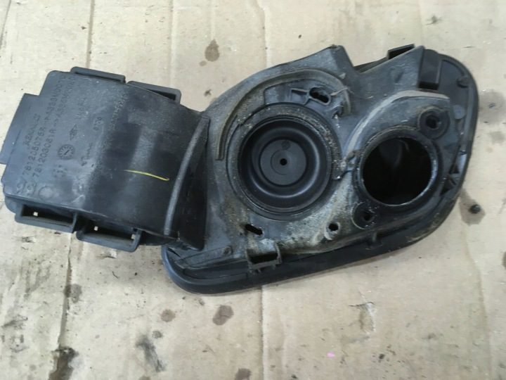 Лючок горловины бензобака Renault Scenic IV 2020 781205075R цвет Tenpf, фото 2