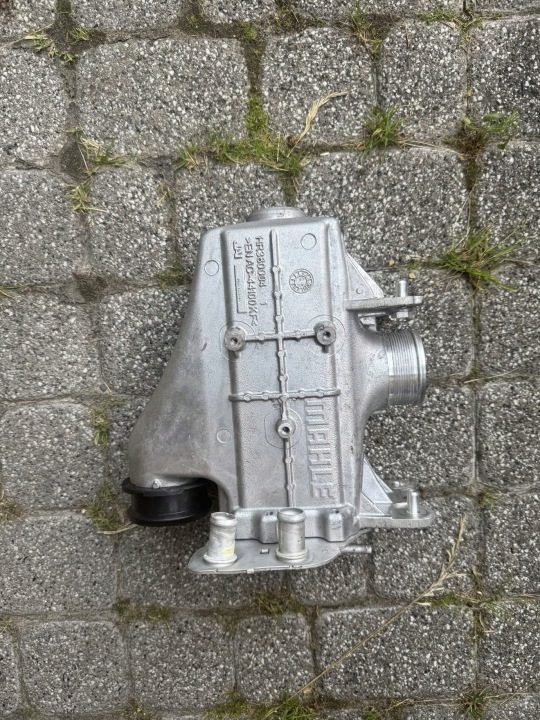 Audi RS4 RS5 интеркулер воды 8W0145785C, фото 1