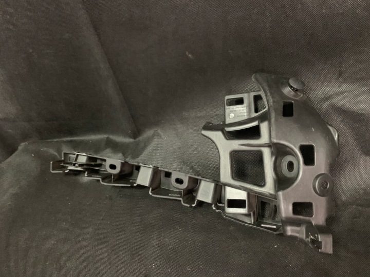 Tesla X крепление молдинга стойки B RH 1053727-00-C, фото 2