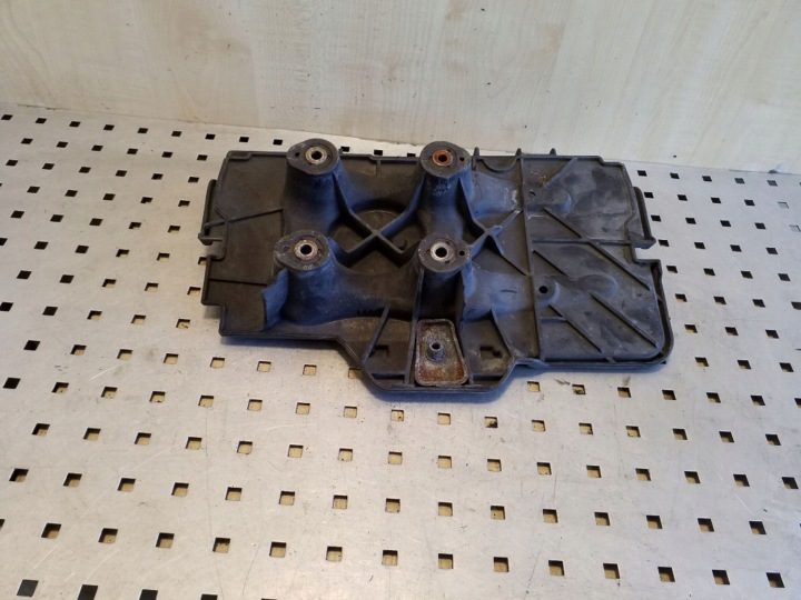 Площадка аккумулятора AUDI A3 (8L1) 1J0915333 1.9L дизель 66 кВт 1998, фото 2