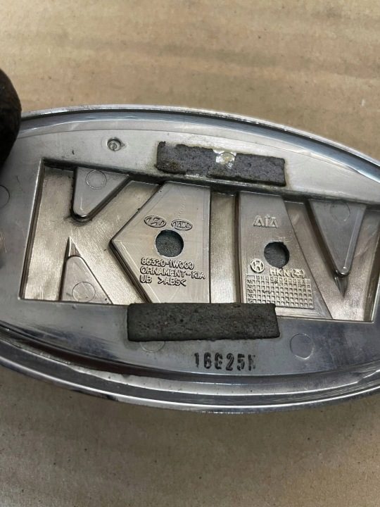 Эмблема значок передний бампера KIA Rio III, фото 3