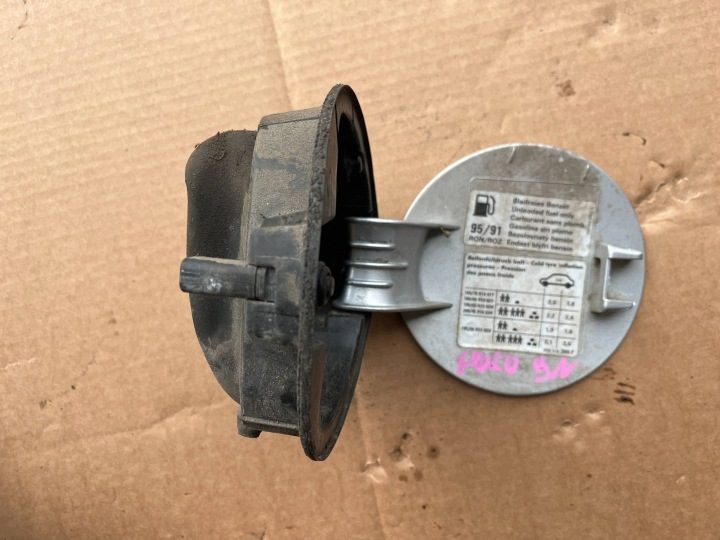 Лючок горловины бензобака VW Polo 9N 2001-2005 1.2 бензин 3 дв. LA7W, фото 2