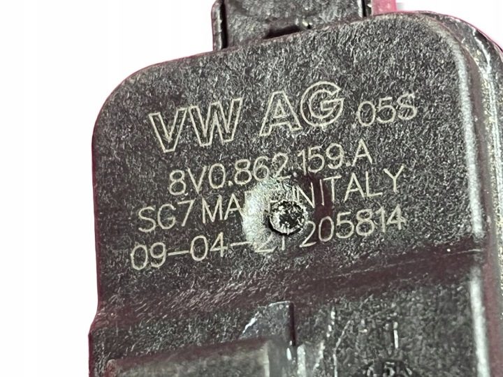 Лючок горловины бензобака VW Skoda Seat Audi 8V0862159A, фото 2