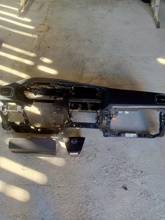 Панель консоль Airbag торпедо Volvo V40 оригинал, фото 1