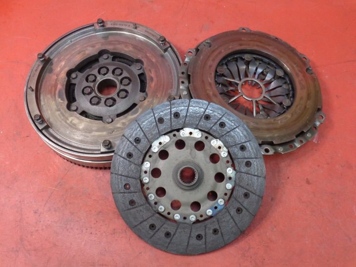Двухмассовый маховик Mazda 6 2.2 MZR-CD R2AA 2010 г. R2A1-16610, фото 2