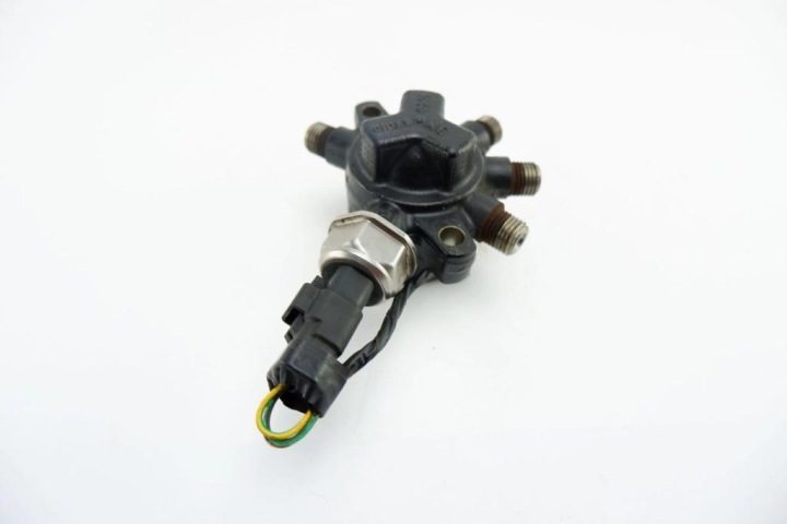 Топливная рампа Ford Focus MK1 1.8 TDCi 1S4Q9D280AD 2001-2004, фото 2