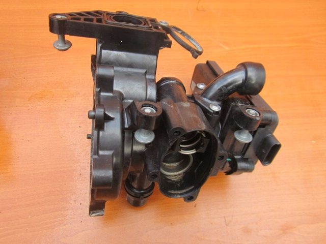 VW 1.8 2.0 TSI TFSI КОРПУС ТЕРМОСТАТА 06L121111H 06L121111J N M электрика, фото 10