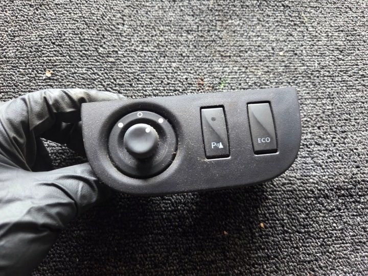 ПЕРЕКЛЮЧАТЕЛЬ РЕГУЛИРОВКИ ЗЕРКАЛ RENAULT 255704649R, фото 1