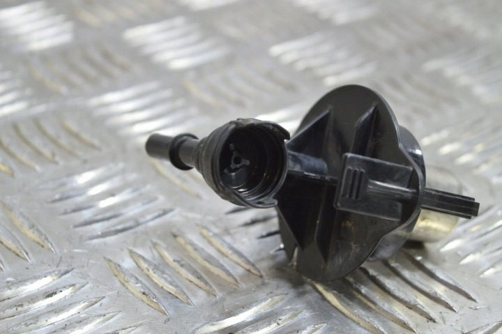 BMW 7 F01 F02 F03 F04 2010 Регулятор давления топлива, фото 4