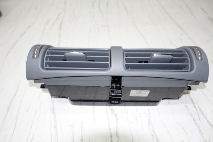 Mercedes w203 дефлектор обдува заборник средний 2038303554 c-класс, фото 2