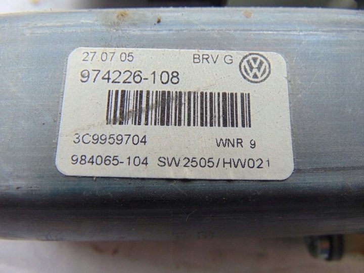 Моторчик стеклоподъемника правый задний VW Passat B6 3C9959704, фото 3