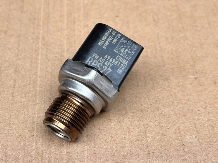 Датчик давления топлива Audi a3 a4 a5 a6 a7 q3 q5 Tarraco 05L906054A !J, фото 1