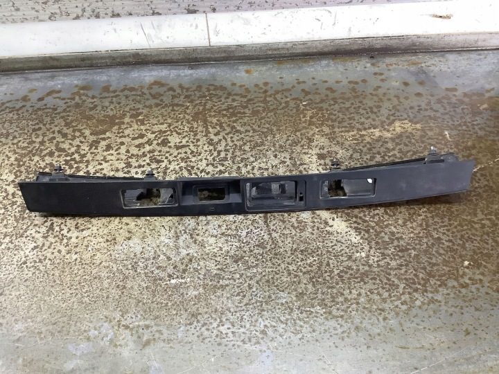 Молдинг подсветки номера Chevrolet Bolt 42558970, фото 2