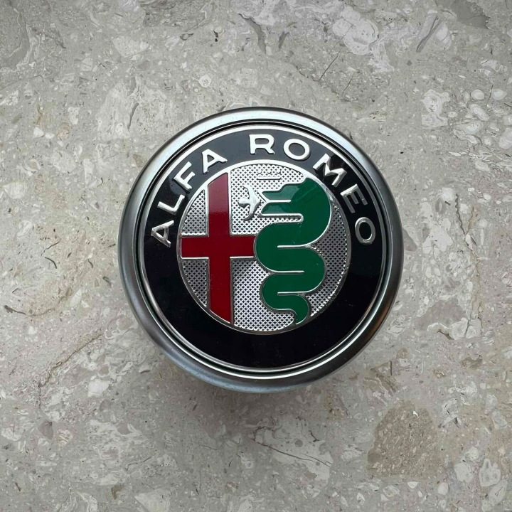 Значок Эмблема Alfa Romeo Giulia передняя решетка радиатора 13051935, фото 1