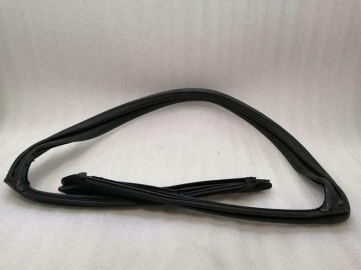 Уплотнитель стекла переднего Porsche Boxster 718 98153707704 z кронштейном, фото 1