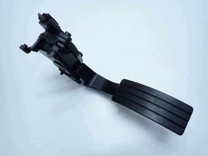 ПЕДАЛЬ ГАЗА ПОТЕНЦИОМЕТР ЕВРОПА 180029347R RENAULT CAPTUR 17 г., фото 1
