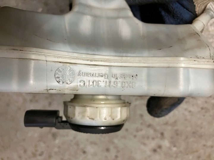 Бачок тормозной жидкости Audi A6 C7 2011- 8K0611301C, фото 3