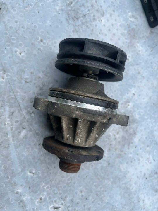 BMW 3 E46 E39 E38 330D M57 184 л.с. помпа жидкости 11517786192, фото 1