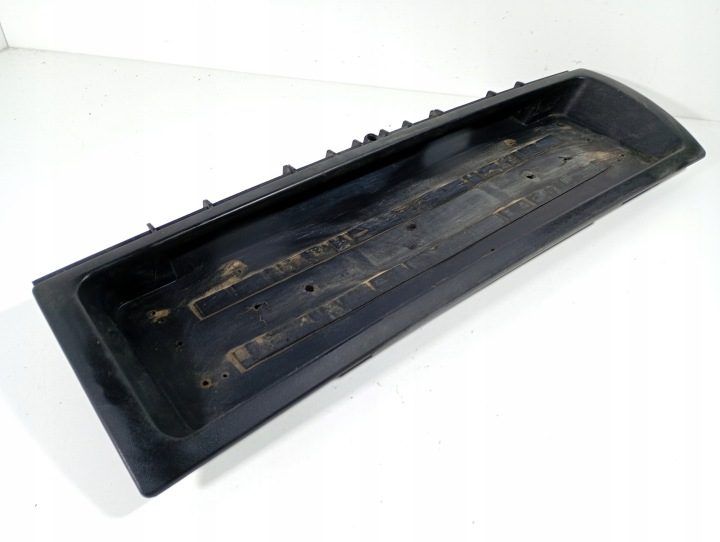 Audi A80 B4 80 91-96 НАКЛАДКА ФОНАРЬ КРЫШКИ БАГАЖНИКА ЗАДНИЙ OE 8A5853465, фото 3