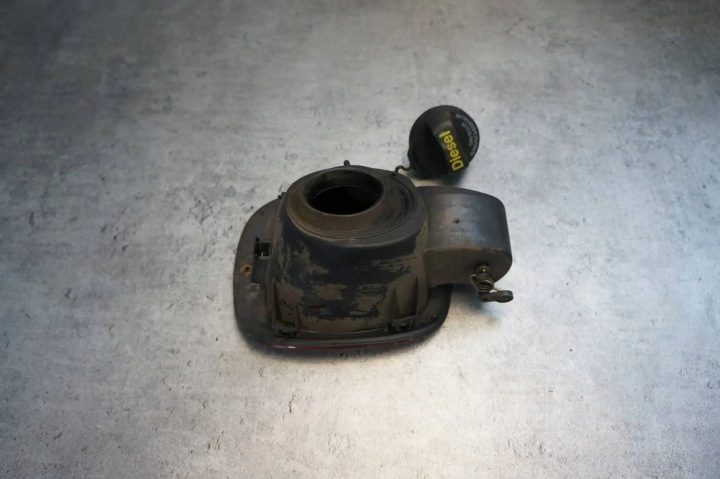 Лючок горловины бензобака крышка - Volvo S60 2 II (702-46) - 31335707, фото 4