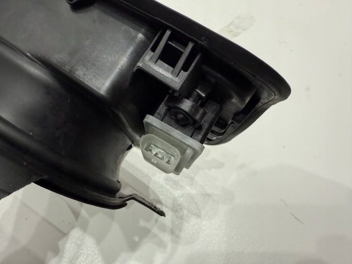 BMW IX3 G08 РАЗЪЕМ ЗАРЯДКИ ЛЮЧОК ГОРЛОВИНЫ БЕНЗОБАКА 142904 142904-10, фото 7