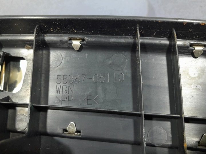 Toyota Avensis T27 09- универсал накладка ремня заднего 58387-05110, фото 7