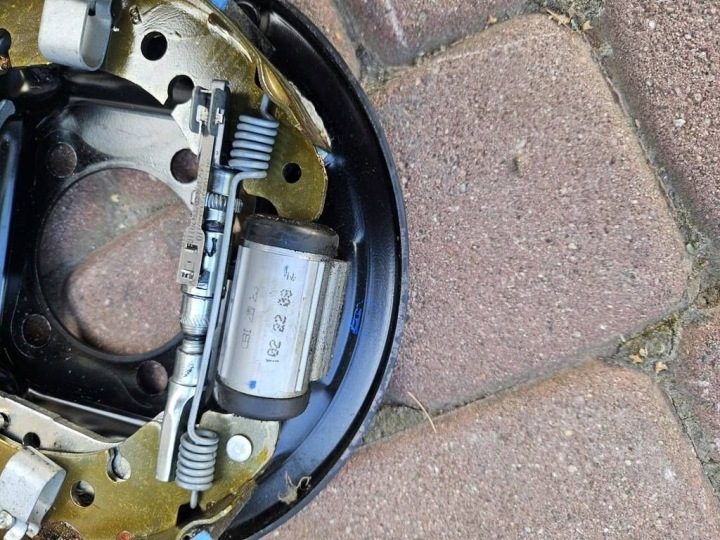 Комплект тормозов задний барабаны колодки Toyota Aygo X 2022 г. 42431-0H020, фото 5