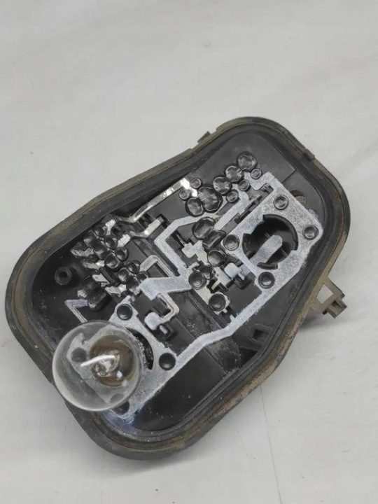 Контакты заднего фонаря AUDI A6 (4F2, C6) 89033806 2.0L бензин 125 кВт 2007, фото 1