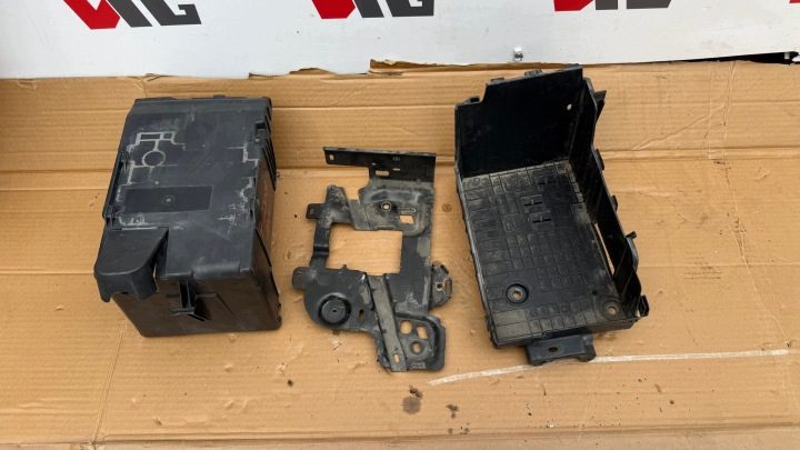 Кожух аккумулятора Peugeot 208 I 2008 I Citroen C3 9801801880 9688783080, фото 1