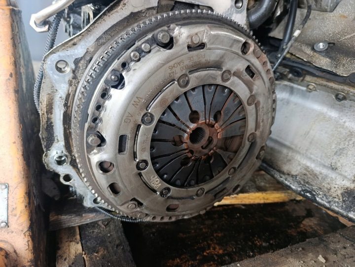 VW CADDY TOURAN GOLF V ALTEA AUDI A3 8P 1.9 TDI BLS КОЛЕСО DWUAMSOWE ДВУХМАССОВЫЙ МАХОВИК, фото 1