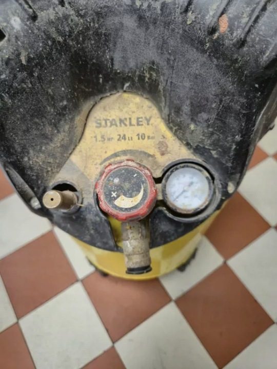 Компрессор безмасляный вертикальный Stanley D 200/10/24V 1,1 кВт 10 бар 24 L, фото 4