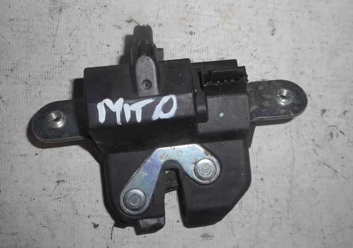 Alfa Romeo MiTo 09 г. замок крышки багажника задний 50513866, фото 1
