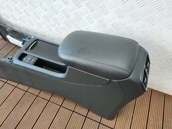 Hyundai i30 III? Instagram центр 84670-G4000 84610-G4010, фото 3