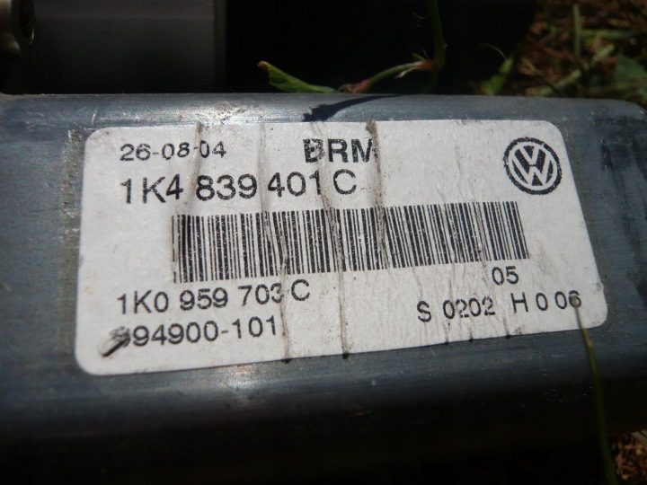 Моторчик стеклоподъемника левый задний VW Golf V 1K 1K0959703C 1K4839401C, фото 2