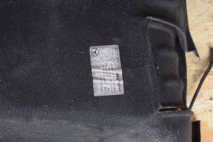 MERCEDES W210 ОБШИВКА КОВРОЛИН БАГАЖНИКА ПРАВЫЙ 2106930291, фото 3