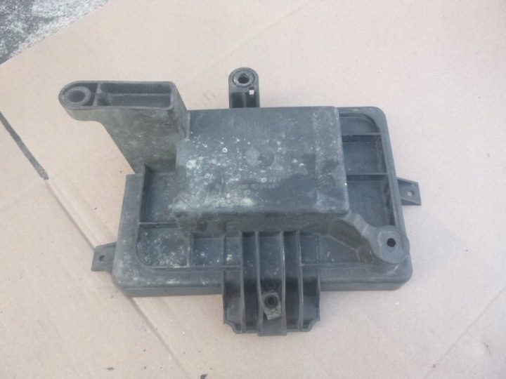 Chrysler Town & Country Grand Caravan 2008-2010 основание под аккумулятор, фото 2
