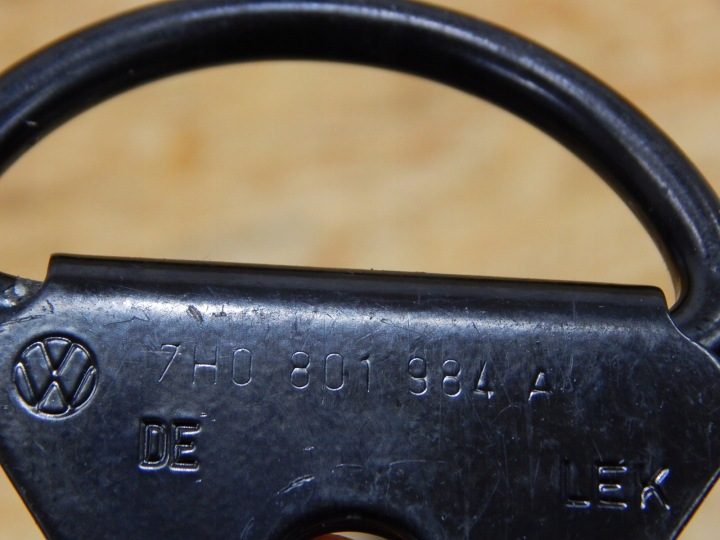 VW T5 крепление проушина кронштейн крючок багажа груза 7H0801984A, фото 3