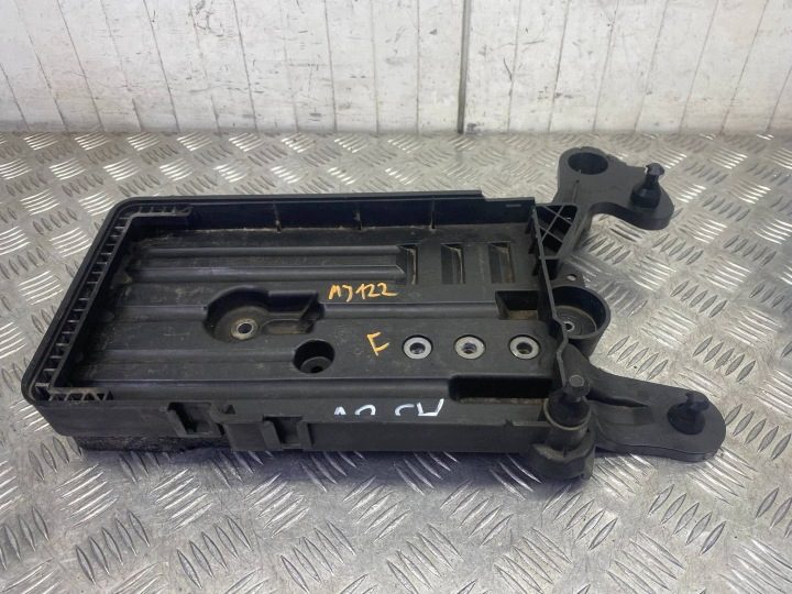 Основание кронштейн аккумулятора Audi A3 S3 8V 5Q0915321E, фото 6