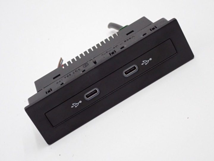 ГНЕЗДО ПОРТ USB C ЗАРЯДКИ ЕВРОПА 5NA035700 VW PASSAT B8 22 г., фото 1