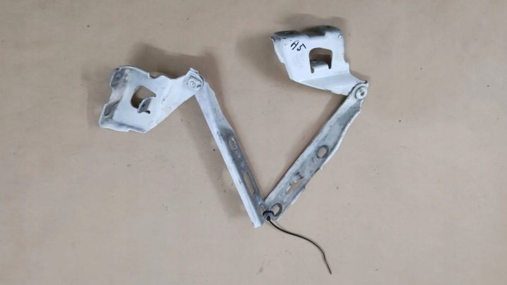 ПЕТЛЯ КРОНШТЕЙНЫ КАПОТА ПРАВЫЕ + ЛЕВЫЕ 8T0823301 8T0823302 AUDI A5 8T, фото 1